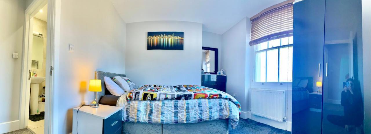 Camden Guest House Double Bedroom With Super Large King Bed London Exterior photo