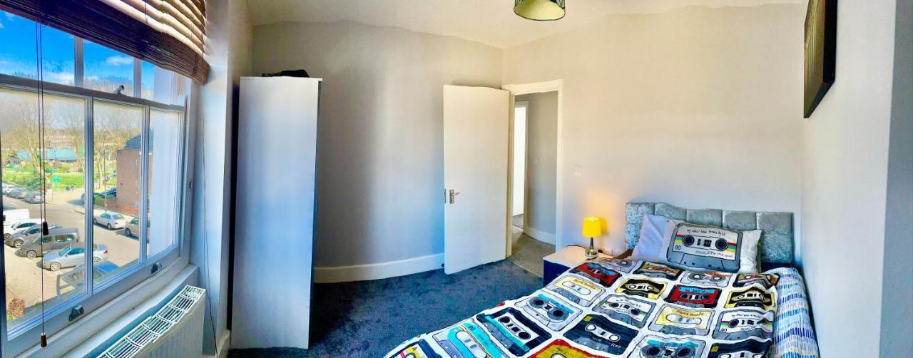 Camden Guest House Double Bedroom With Super Large King Bed London Exterior photo